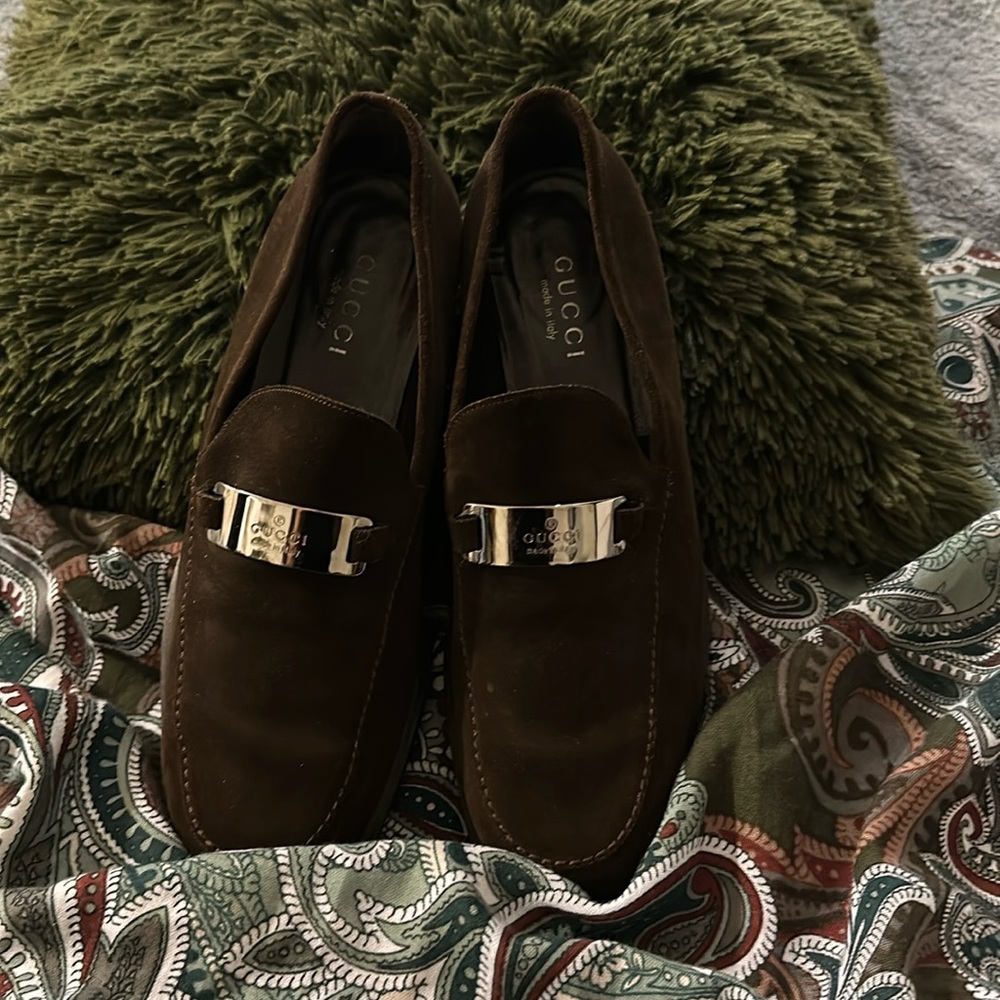 Pre-loved Classic GUCCI loafers EU 40 (size 10)
See pics